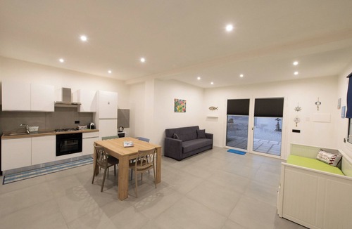 Scoglitti Apartment | Swimming, the sea, and relaxation along the Scoglitti coast.