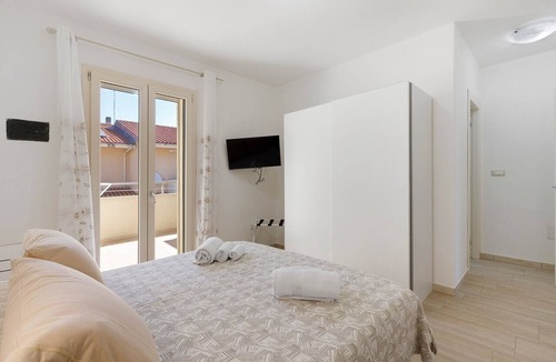 Torre Grande House | 'Turri Manna Domo 1' Independent Apartment with Private Terrace, Wi-Fi and Air Conditioning