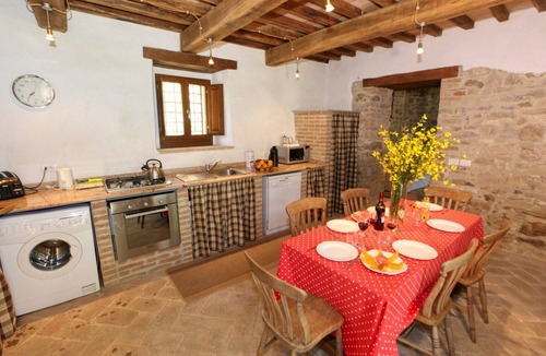 Lisciano Niccone House | Two characteristic houses on an estate in Umbria