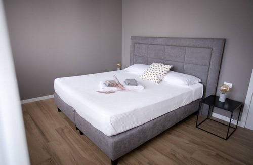Borgo San Leonardo Apartment | TWO-ROOM DOVEGREY APARTMENT IN DONIZETTI ROYAL
