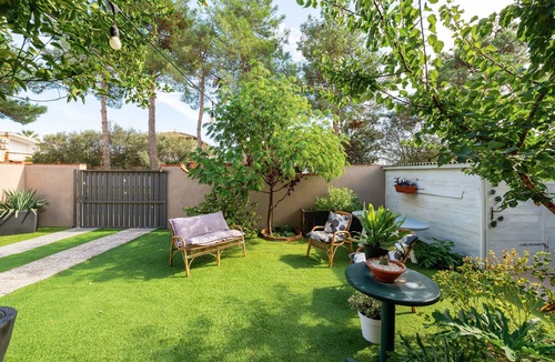Quartu Sant'Elena House | Vacation Home 'Luxi Noa Upper House' with Shared Terrace, Wi-Fi & Air Conditioning