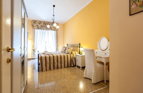 Vatican Apartment | Vatican and Subway 2 bright big rooms