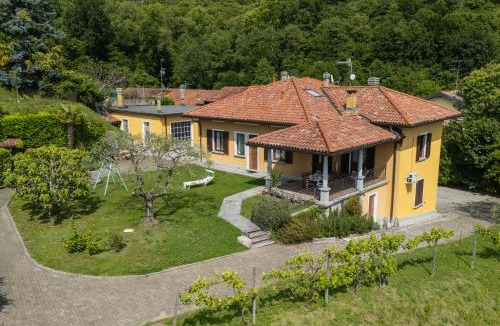 Albate Apartment | Villa Canturina - Private apartment in a villa with exclusive garden and free parking