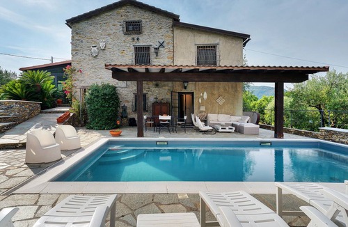 Avegno Villa | Villa 'Daphne Pool and Jacuzzi' with Private Pool, Wi-Fi and Air Conditioning