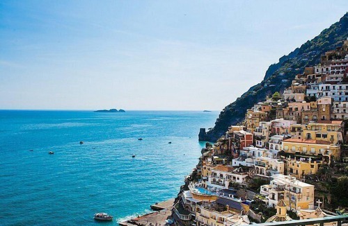 Positano City Centre House | Villa Faustina E: A bright and cheerful apartment overlooking the sea and the main beach of Positano.