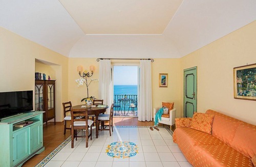 Positano City Centre House | Villa Faustina E: A bright and cheerful apartment overlooking the sea and the main beach of Positano.