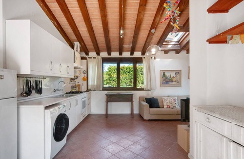 Grassina Apartment | Villa Il Rossignolo Apartment – Private Garden, Shared Pool & Terrace, Wi-Fi