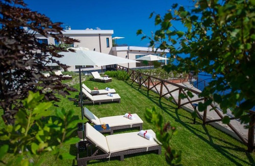 Agerola Bed & Breakfast | Villa Paradise Resort