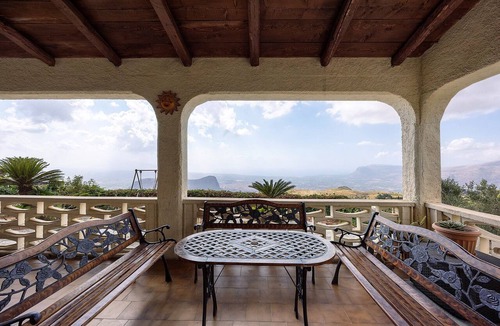 Borgetto Villa | Villa 'Shanti Appartamento Rustic' with Sea View, Private Terrace and Private Garden