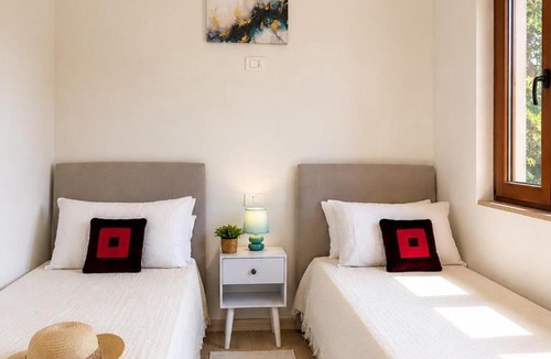 Solanas Villa | Villa Smeraldo Relax and Comfort 3 Min Walk to the Beach