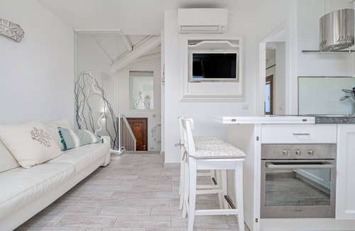 Baia Caddinas House | Villetta 'Sky View' with Sea View, Wi-Fi, and Air Conditioning