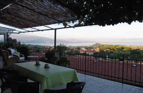 Castello Apartment | Wohnung mit Blick auf den Gardasee by Interhome