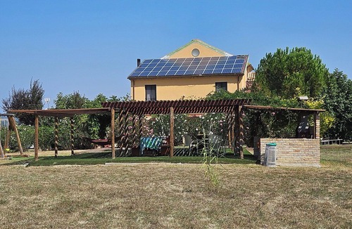 Campli Villa | Wonderful private villa with WIFI, A/C, private pool, TV, patio and pets allowed, close to Teramo