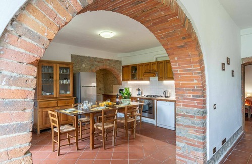 Ponte Buriano Villa | Wonderful private villa for 25 guests with WIFI, private pool, TV, patio and pets allowed