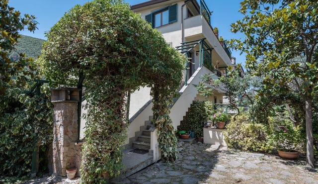 4 bedroom awesome apartment in Nerola