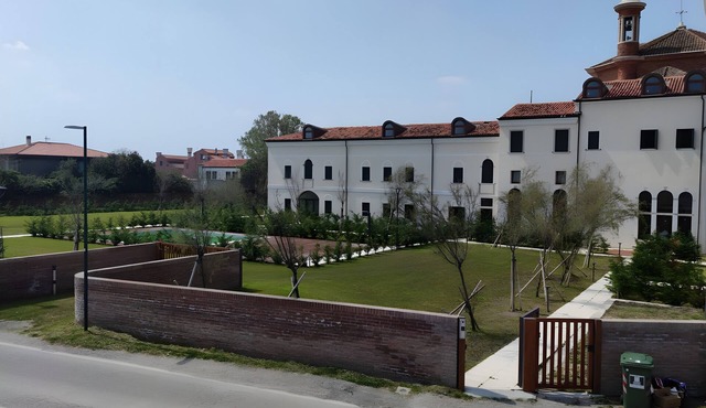 Apartment '14' with Shared Pool, Garden, and Air Conditioning