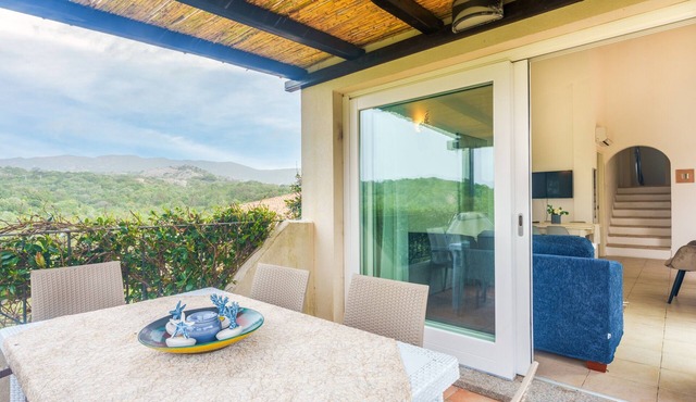 Apartment 'Appartamento Sea View' with Shared Pool, Private Terrace and Air Conditioning
