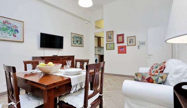 Apartment for 4 people near stylishly furnished Spanish Steps, smartphone