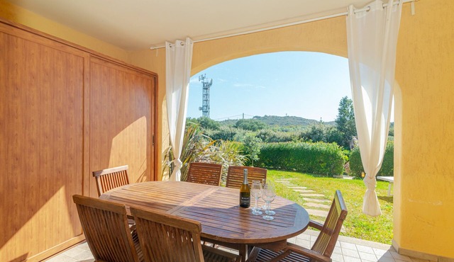 Apartment 'Villetta Giardino E Piscina' with Shared Pool, Shared Terrace and Air Conditioning