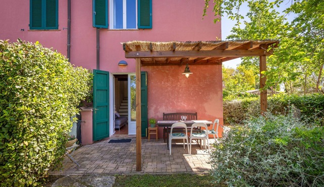 Apartment 'Piccolo Paradiso - Farfalla' with Shared Pool, Wi-Fi and Air Conditioning