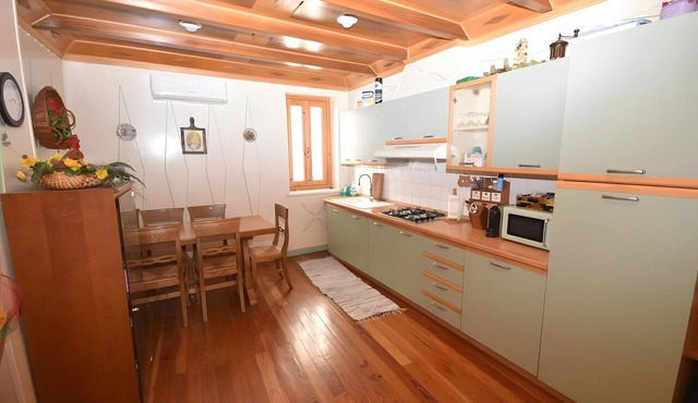 Apartment 'Stella' with Mountain View, Wi-Fi and Air Conditioning
