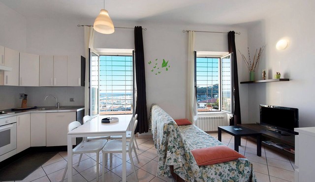 Apartment "Trilocale in villa vista mare Apt 1" with Sea View