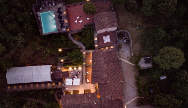 Apartment with WIFI, A/C, hot tub, sauna, private pool, TV, patio, panoramic view, close to Siena