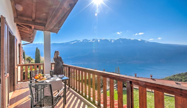 Balcone sul Lago - Apartment with Amazing View Terrace, Tremosine, Italy