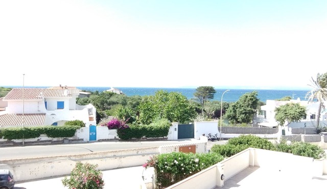 Basic Seafront Apt-Short Walk to Sottotorre Beach in Calasetta