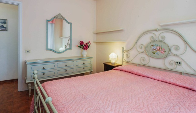 Beautiful apartment for 5 guests with WIFI, A/C, TV, balcony and pets allowed