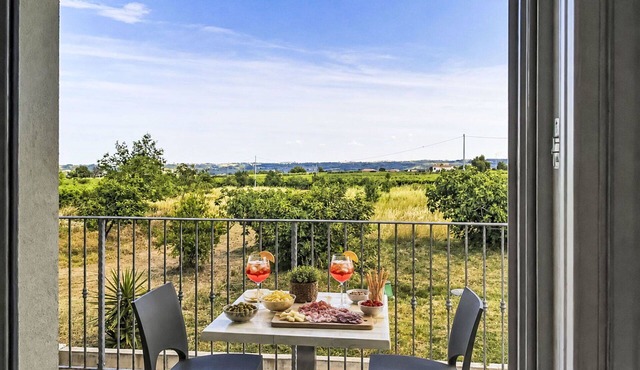 Beautiful apartment for 5 people with WIFI, A/C, TV, balcony, pets allowed and panoramic view