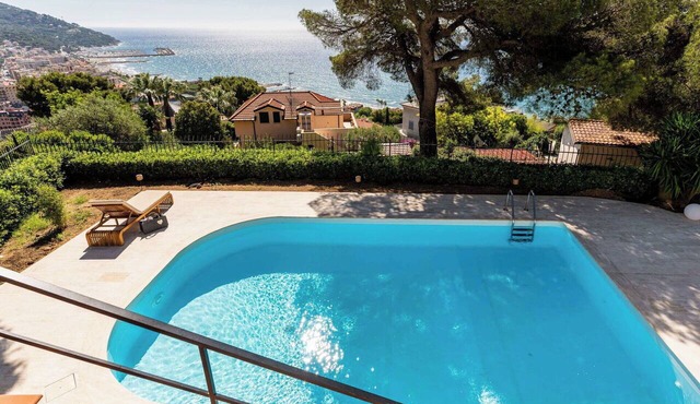 Beautiful private villa for 11 guests with A/C, WIFI, private pool and terrace