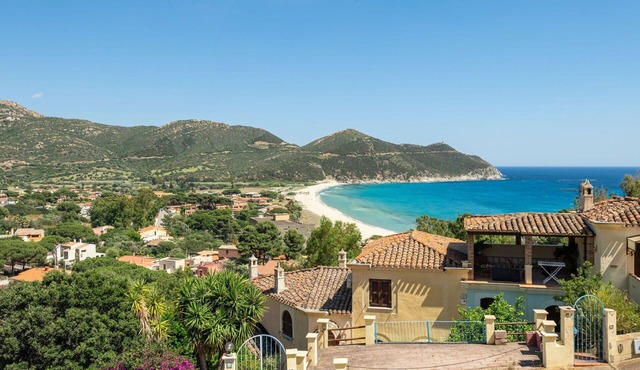 Beautiful villa for 6 people with WIFI, A/C, TV and patio