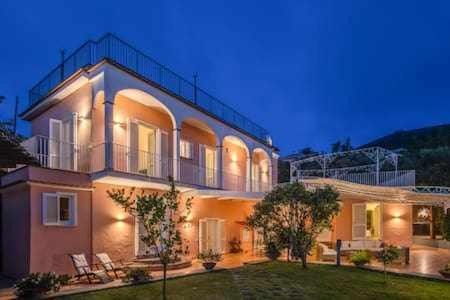 Campanella Villas Gardens Pool Superview