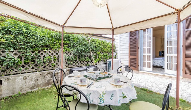Casa Lidia 900m From Sea with Private Garden, Lido di Camaiore, Italy