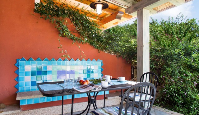 Casa Magnolia San Pantaleo: A/C, Garden, Terrace, Parking