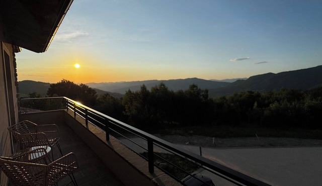 Casa Magnolia: Spacious Boutique Mountain Home - 4 Bathrooms - Panoramic Views