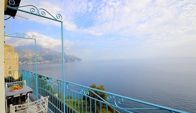 Casa Olivo Marino A: A graceful apartment which faces the sun and the sea, with Free WI-FI.
