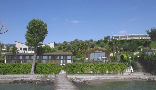 Chalet by the Lake, with direct lake access, two bedrooms, and a garden, Quality Holiday
