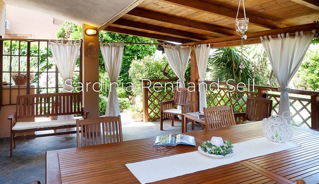 Chia, 100 meters from the sea, 4 persons, air conditioning, patio, terrace