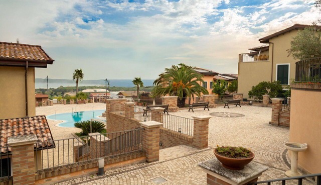 Cosy apartment for 4 people with A/C, pool, WIFI, TV, patio and pets allowed