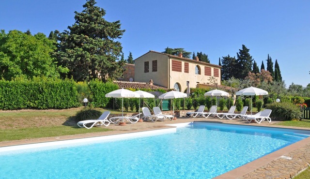 Cosy apartment for 4 guests with WIFI, A/C, pool and panoramic view, close to Greve In Chianti