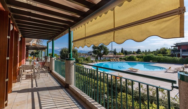 Delightful Lake View Residence Apartment with Lake View, Wi-Fi, and Air Conditioning