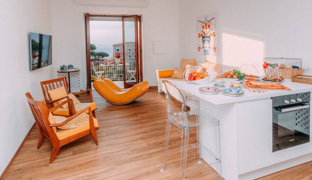 Eden House, Amazing Seeview Apartment no Car needed Sorrento center no noise