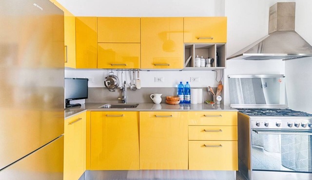 Exclusive and bright apartment 10 minutes by car from the Politeama Rossetti Theater.Located in the upper area of ​the city, very quiet and residential, with a splendid view of the Gulf.Located on the third floor of a building with an elevator.In 80