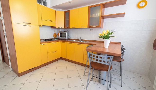 Flat Borghetto Santo Spirito with terrace