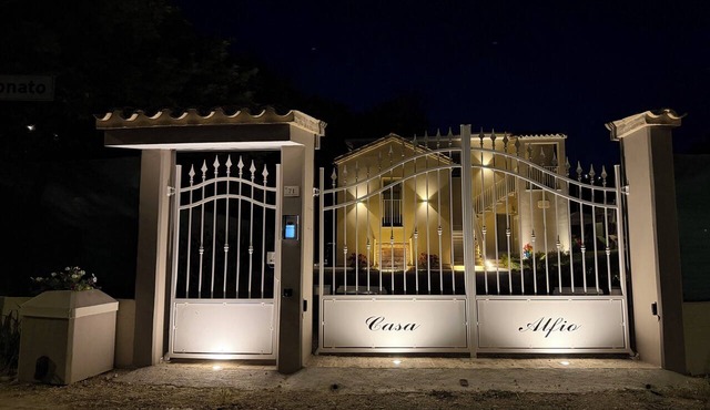 Fully equipped apartment in a prime location with a pool and garden, just 5 minutes from the beach