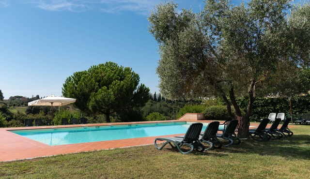 Green Hill Apartment In Tuscan Countryside