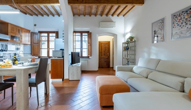 GuestHost - Charming 70 sqm apartment, able to comfortably accommodate up to 4 people, located on the first floor of a building without a lift in Piazza Artigiani. The property is located in an area characterized by the best neighborhood shops, just 200