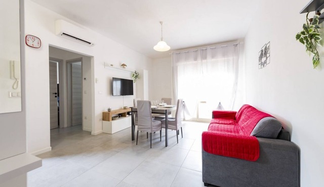 GuestHost - Comfortable 55 sqm apartment, able to accommodate up to 3 people, located on the second floor of a building without a lift.The property is located in Montesilvano, a few kilometers from Pescara, in a quiet residential area full of services. F